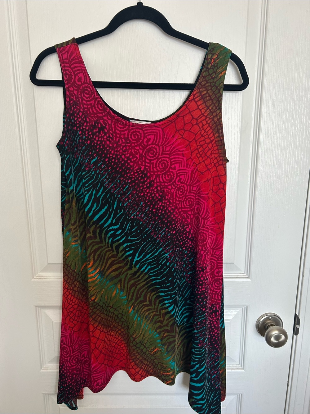 Jostar Sleeveless Scoop-Neck Tank Top in Fuchsia Multi